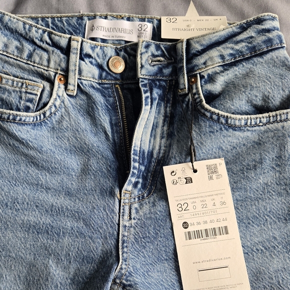 Stradivarius Jeans size 0 /23 petite straight leg - Picture 9 of 9
